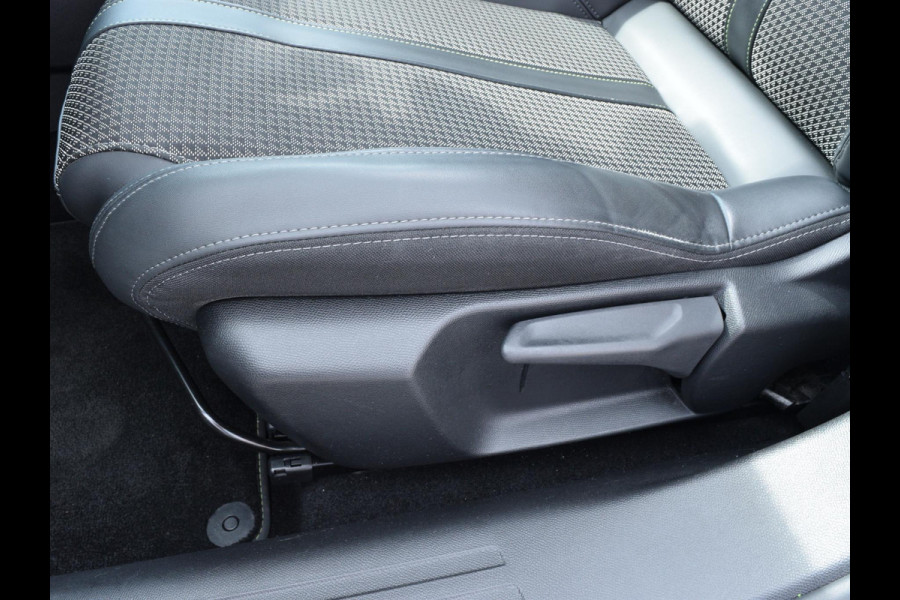 Peugeot 2008 1.2 PureTech GT-Line 130 PK | PANORAMISCH SCHUIF-KANTELDAK | CRUISE CONTROL | CLIMATE CONTROL | NAVI | CARPLAY |