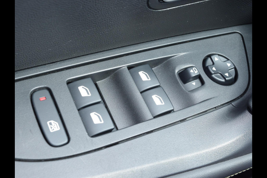 Peugeot 2008 1.2 PureTech GT-Line 130 PK | PANORAMISCH SCHUIF-KANTELDAK | CRUISE CONTROL | CLIMATE CONTROL | NAVI | CARPLAY |