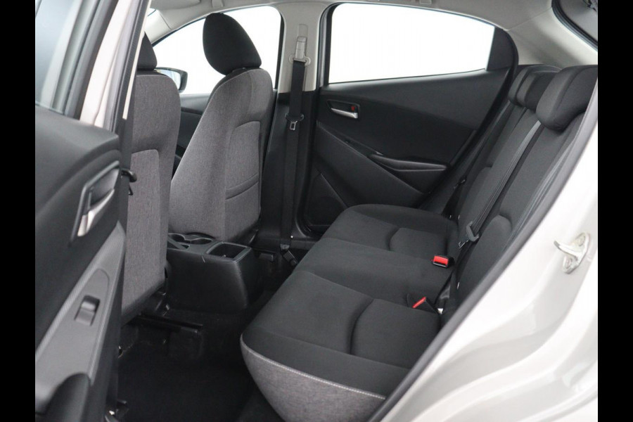 Mazda 2 1.5 SkyActiv-G 90 Centre-Line | Automaat | Carplay | Full LED | Cruise control | Airco | Bluetooth | Keyless start | DAB | 52.100km NAP | Origineel NL