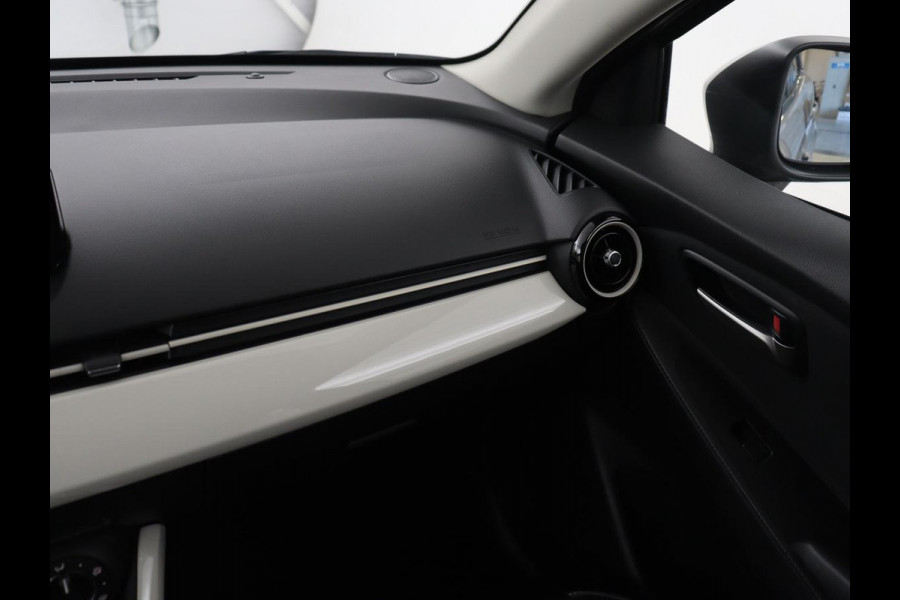Mazda 2 1.5 SkyActiv-G 90 Centre-Line | Automaat | Carplay | Full LED | Cruise control | Airco | Bluetooth | Keyless start | DAB | 52.100km NAP | Origineel NL