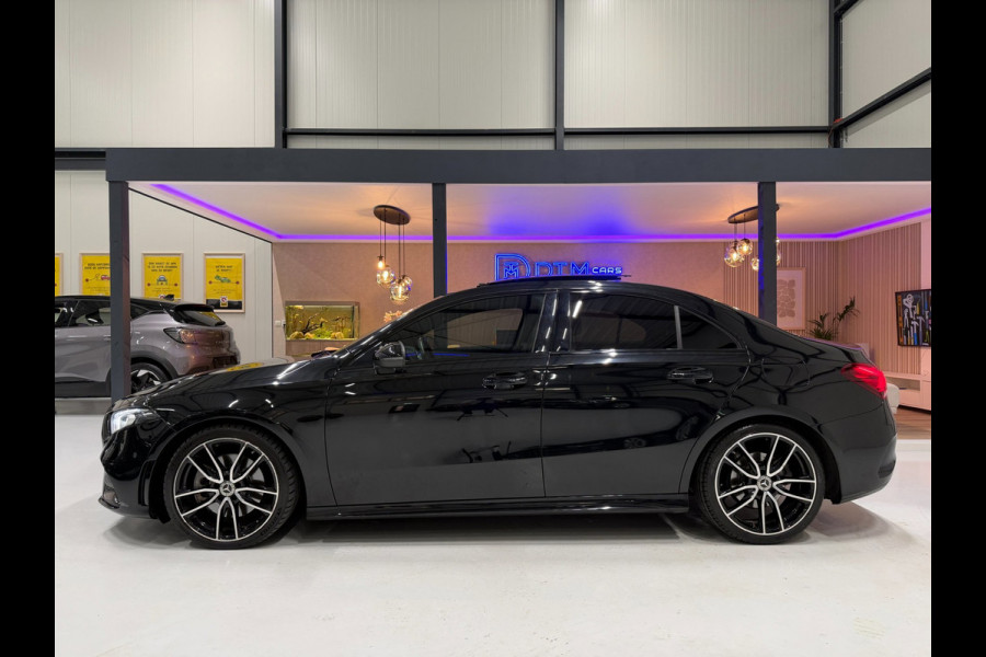 Mercedes-Benz A-Klasse 250 224pk Sedan AMG-Pakket Aut. | Panoramadak Sfeerverlichting | MBUX | LED