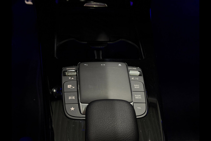Mercedes-Benz A-Klasse 250 224pk Sedan AMG-Pakket Aut. | Panoramadak Sfeerverlichting | MBUX | LED