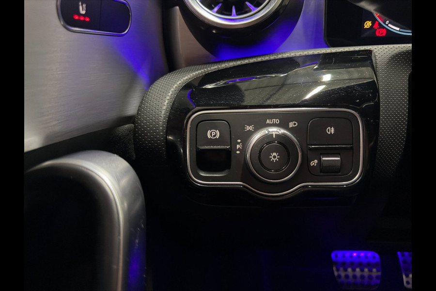 Mercedes-Benz A-Klasse 250 224pk Sedan AMG-Pakket Aut. | Panoramadak Sfeerverlichting | MBUX | LED