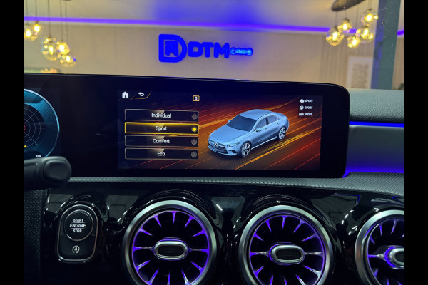 Mercedes-Benz A-Klasse 250 224pk Sedan AMG-Pakket Aut. | Panoramadak Sfeerverlichting | MBUX | LED