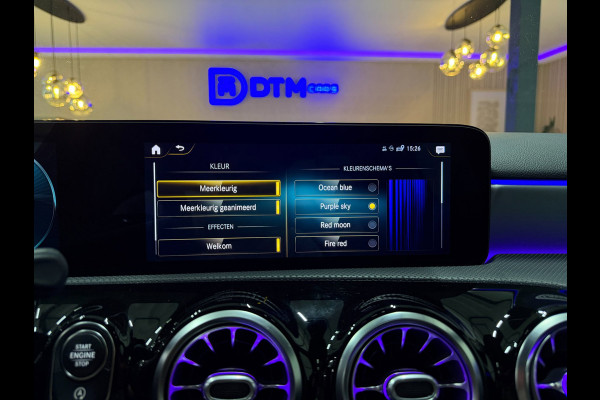Mercedes-Benz A-Klasse 250 224pk Sedan AMG-Pakket Aut. | Panoramadak Sfeerverlichting | MBUX | LED