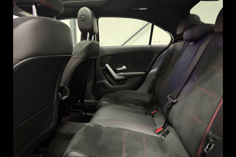 Mercedes-Benz A-Klasse 250 224pk Sedan AMG-Pakket Aut. | Panoramadak Sfeerverlichting | MBUX | LED