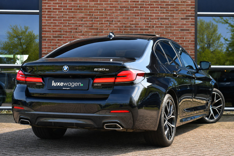 BMW 5 Serie 530e M-Sport Pano Trekh ACC HUD 360 19inch Laser El-Klep