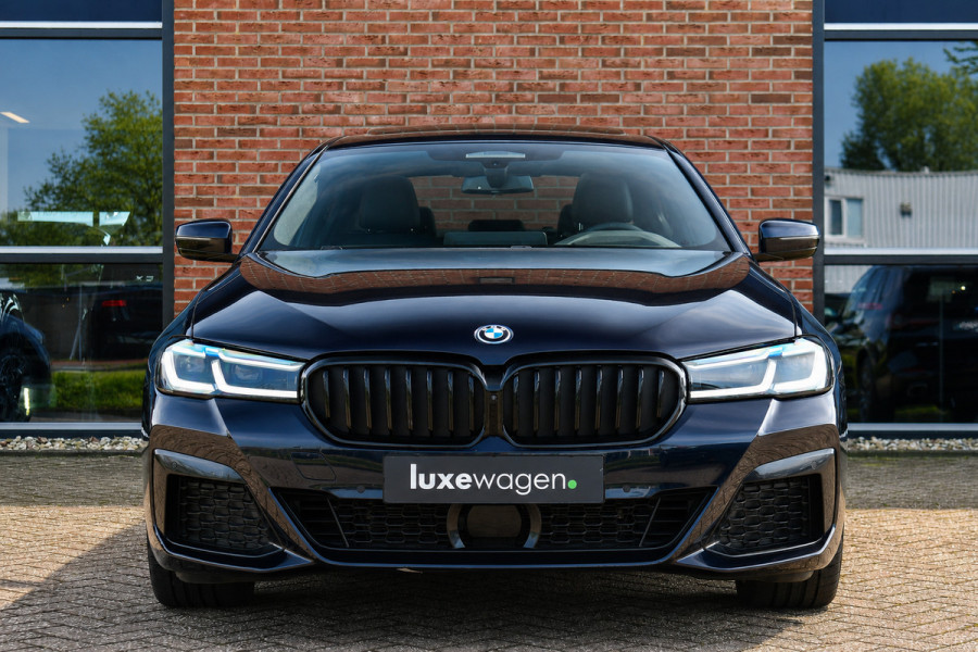 BMW 5 Serie 530e M-Sport Pano Trekh ACC HUD 360 19inch Laser El-Klep