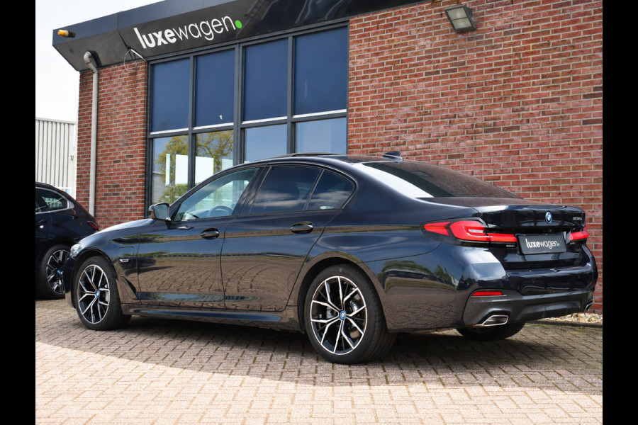 BMW 5 Serie 530e M-Sport Pano Trekh ACC HUD 360 19inch Laser El-Klep