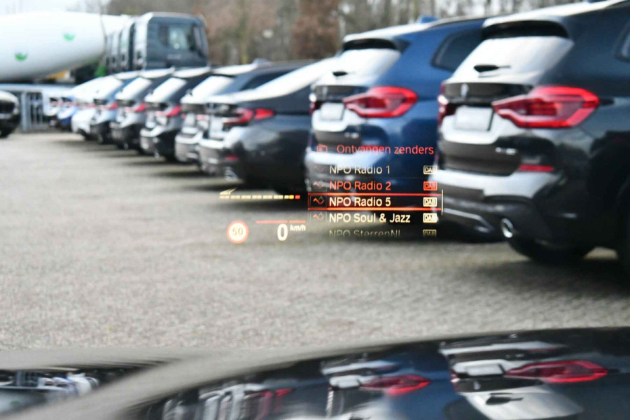 BMW 5 Serie 530e M-Sport Pano Trekh ACC HUD 360 19inch Laser El-Klep