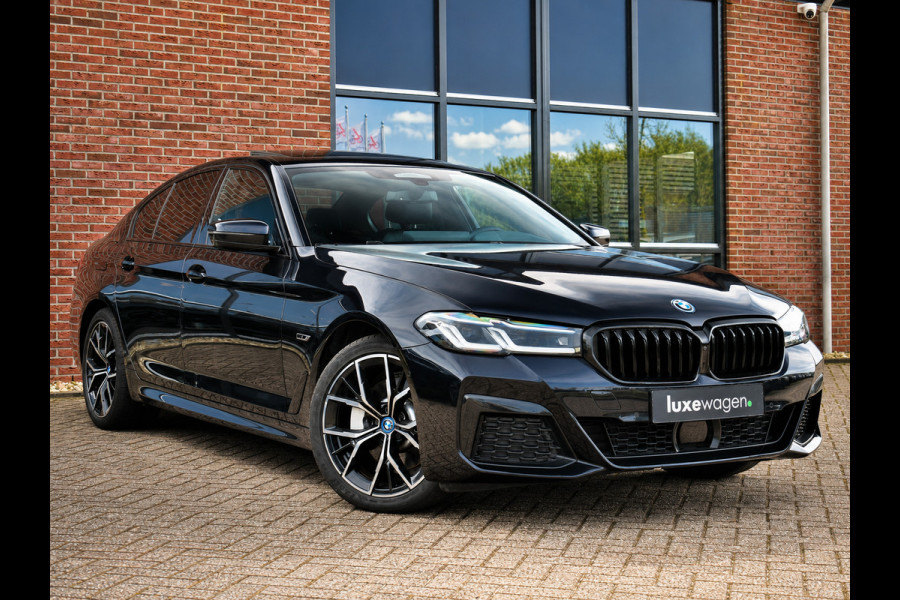 BMW 5 Serie 530e M-Sport Pano Trekh ACC HUD 360 19inch Laser El-Klep