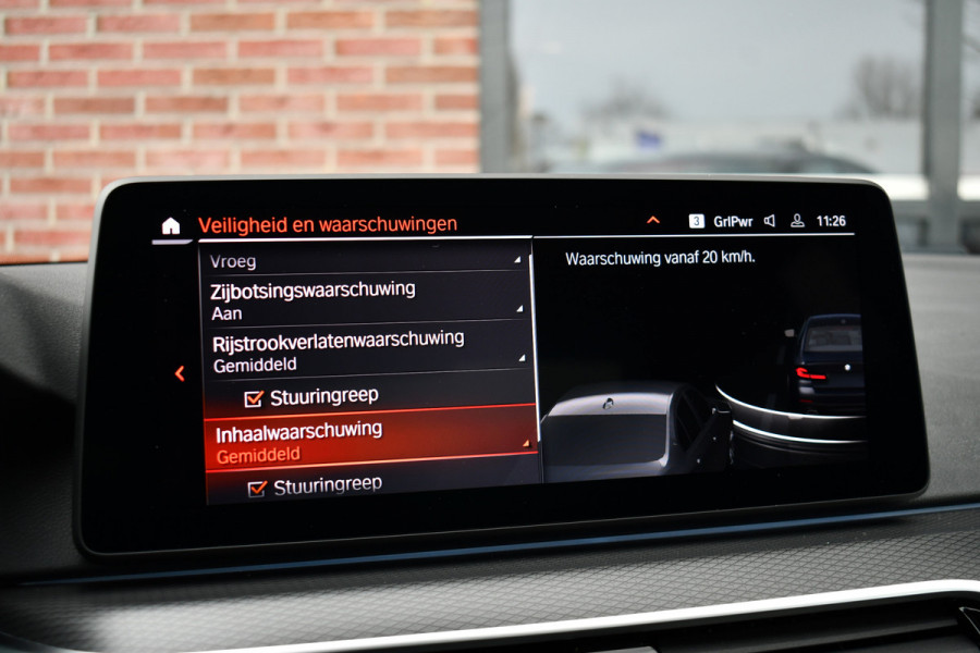 BMW 5 Serie 530e M-Sport Pano Trekh ACC HUD 360 19inch Laser El-Klep