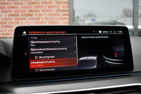 BMW 5 Serie 530e M-Sport Pano Trekh ACC HUD 360 19inch Laser El-Klep