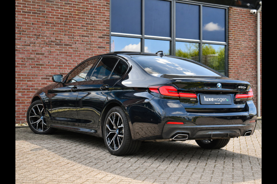BMW 5 Serie 530e M-Sport Pano Trekh ACC HUD 360 19inch Laser El-Klep