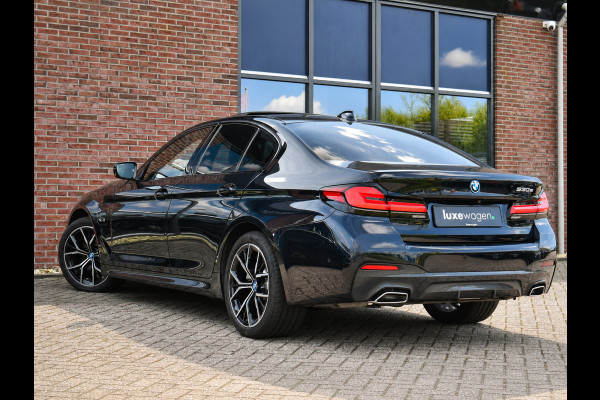 BMW 5 Serie 530e M-Sport Pano Trekh ACC HUD 360 19inch Laser El-Klep