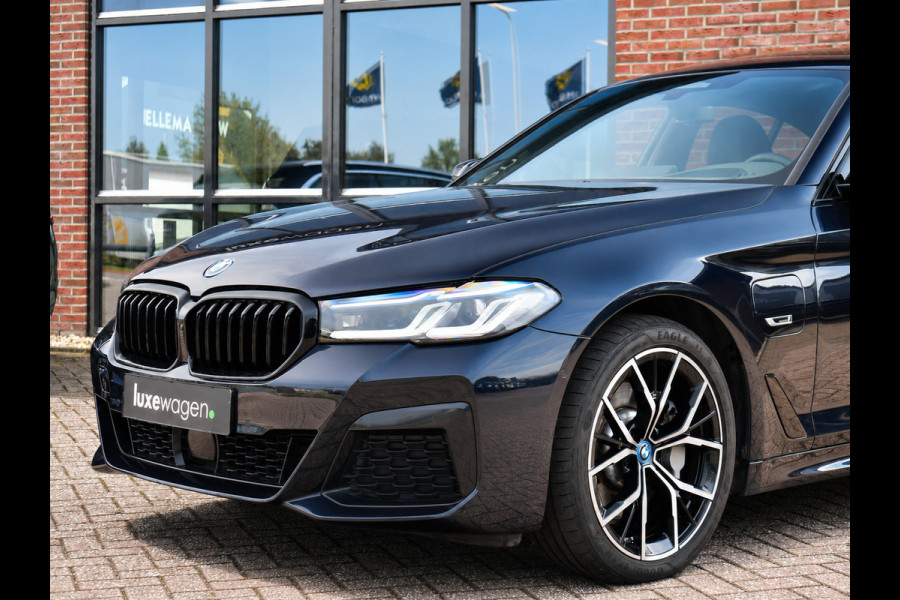 BMW 5 Serie 530e M-Sport Pano Trekh ACC HUD 360 19inch Laser El-Klep