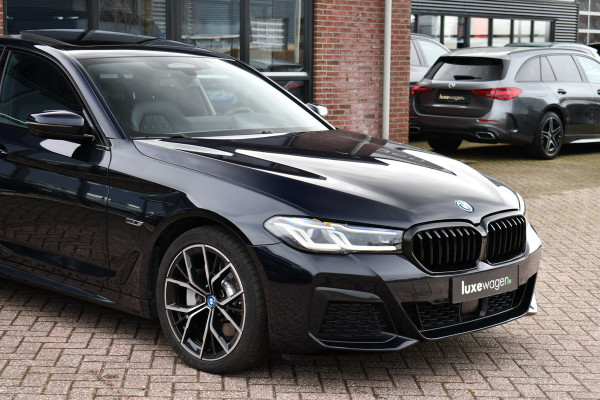 BMW 5 Serie 530e M-Sport Pano Trekh ACC HUD 360 19inch Laser El-Klep