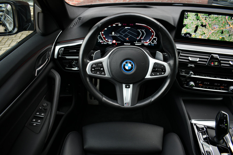 BMW 5 Serie 530e M-Sport Pano Trekh ACC HUD 360 19inch Laser El-Klep