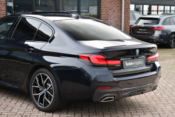 BMW 5 Serie 530e M-Sport Pano Trekh ACC HUD 360 19inch Laser El-Klep
