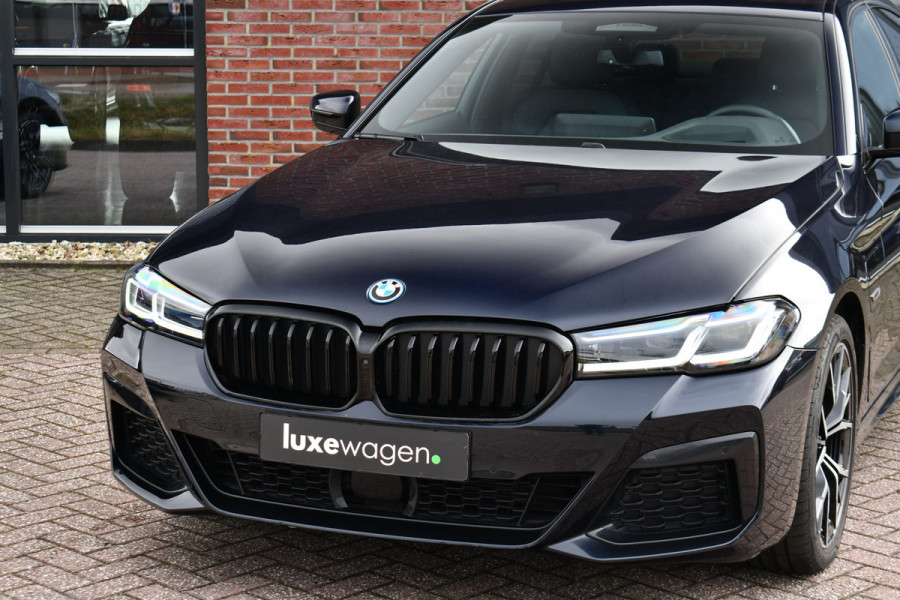 BMW 5 Serie 530e M-Sport Pano Trekh ACC HUD 360 19inch Laser El-Klep