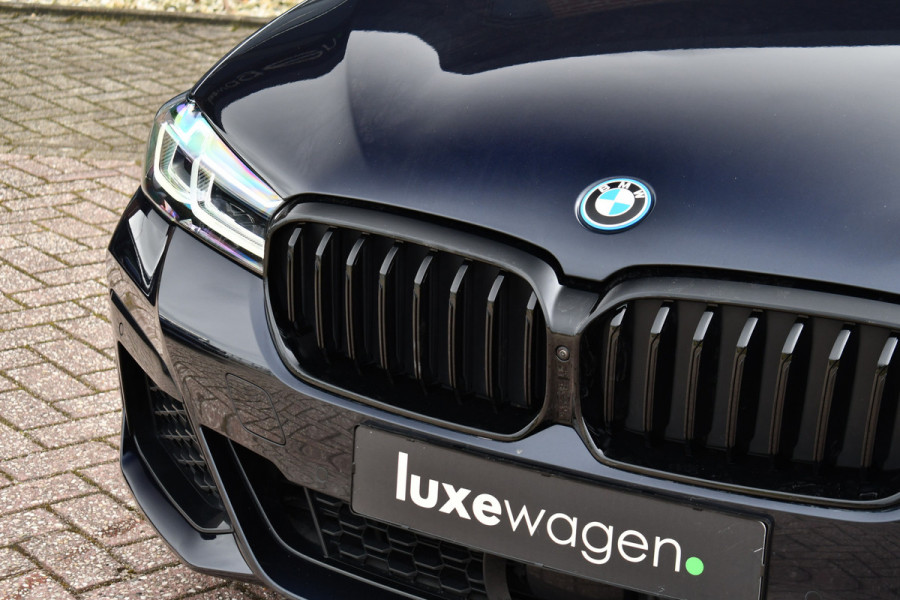 BMW 5 Serie 530e M-Sport Pano Trekh ACC HUD 360 19inch Laser El-Klep