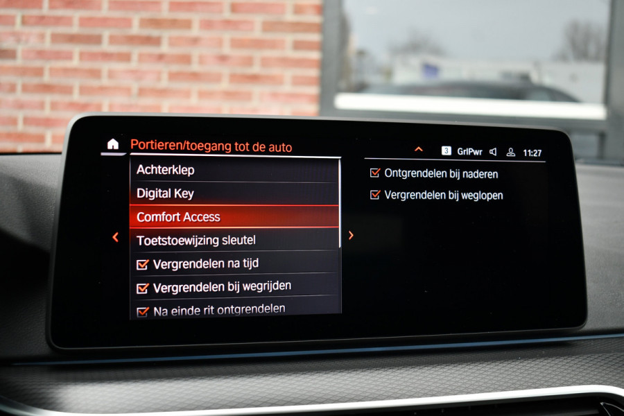 BMW 5 Serie 530e M-Sport Pano Trekh ACC HUD 360 19inch Laser El-Klep