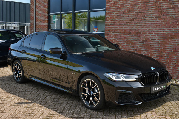 BMW 5 Serie 530e M-Sport Pano Trekh ACC HUD 360 19inch Laser El-Klep