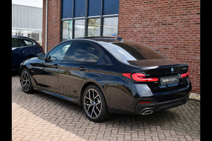 BMW 5 Serie 530e M-Sport Pano Trekh ACC HUD 360 19inch Laser El-Klep