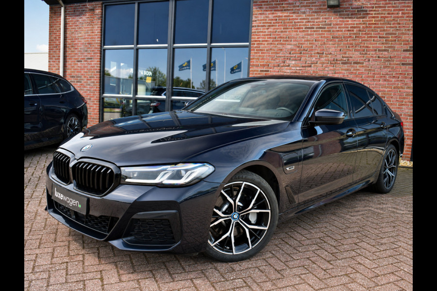 BMW 5 Serie 530e M-Sport Pano Trekh ACC HUD 360 19inch Laser El-Klep