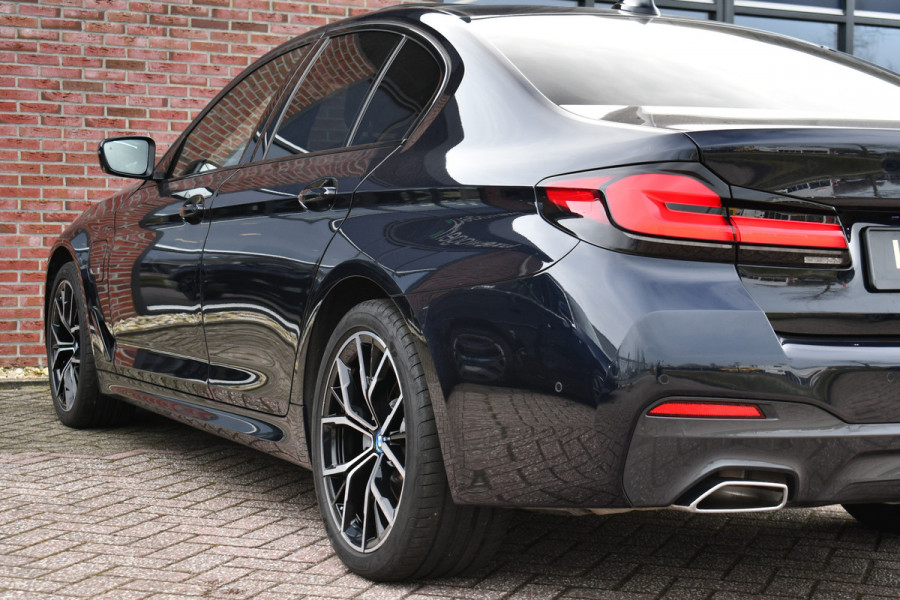 BMW 5 Serie 530e M-Sport Pano Trekh ACC HUD 360 19inch Laser El-Klep