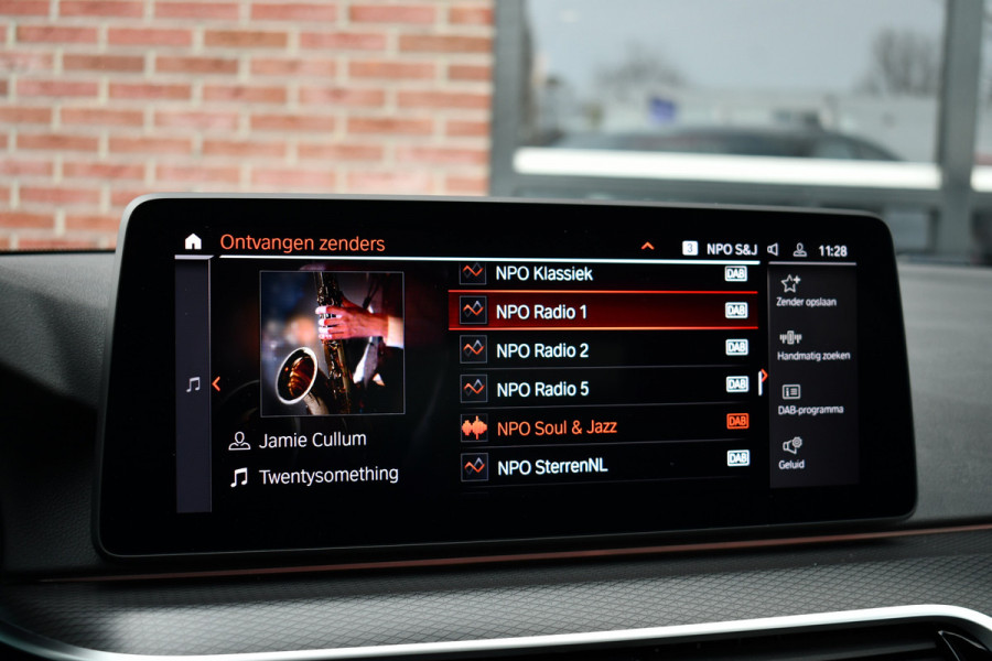 BMW 5 Serie 530e M-Sport Pano Trekh ACC HUD 360 19inch Laser El-Klep
