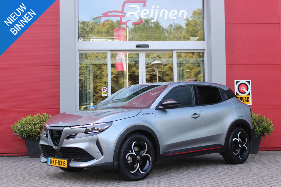 Alfa Romeo junior 1.2 Turbo 145PK Hybrid IBRIDA SPECIALE | TECHNO PACK: LEX MATRIX KOPLAMPEN/AUTOMATISCH DIMMENDE BINNENSPIEGEL/DRAADLOZE TELEFOONLADER/DODEHOEK DETECTIE/ELEKTRISCH BEDIENBARE ACHTERKLEP/KEYLESS ENTRY EN START/ADAPTIVE CRUISE CONTROL/ACHTERUITRIJ CAMERA | VOORRUIT VERWARMING | ELEKTRISCH BEDIENBARE BESTUURDERSSTOEL MET MASSAGE FUNCTIE | PARKEERSENSOREN VOOR + ACHTER | STOEL VERWARMING | CLIMATE CONTROL | DRAADLOZE APPLE CARPLAY/ANDROID AUTO | NAVIGATIE | 18" LICHTMETALEN VELGEN |