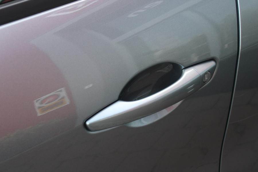 Alfa Romeo junior 1.2 Turbo 145PK Hybrid IBRIDA SPECIALE | TECHNO PACK: LEX MATRIX KOPLAMPEN/AUTOMATISCH DIMMENDE BINNENSPIEGEL/DRAADLOZE TELEFOONLADER/DODEHOEK DETECTIE/ELEKTRISCH BEDIENBARE ACHTERKLEP/KEYLESS ENTRY EN START/ADAPTIVE CRUISE CONTROL/ACHTERUITRIJ CAMERA | VOORRUIT VERWARMING | ELEKTRISCH BEDIENBARE BESTUURDERSSTOEL MET MASSAGE FUNCTIE | PARKEERSENSOREN VOOR + ACHTER | STOEL VERWARMING | CLIMATE CONTROL | DRAADLOZE APPLE CARPLAY/ANDROID AUTO | NAVIGATIE | 18" LICHTMETALEN VELGEN |