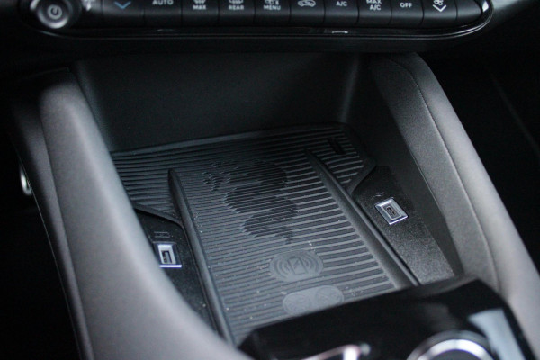 Alfa Romeo junior 1.2 Turbo 145PK Hybrid IBRIDA SPECIALE | TECHNO PACK: LEX MATRIX KOPLAMPEN/AUTOMATISCH DIMMENDE BINNENSPIEGEL/DRAADLOZE TELEFOONLADER/DODEHOEK DETECTIE/ELEKTRISCH BEDIENBARE ACHTERKLEP/KEYLESS ENTRY EN START/ADAPTIVE CRUISE CONTROL/ACHTERUITRIJ CAMERA | VOORRUIT VERWARMING | ELEKTRISCH BEDIENBARE BESTUURDERSSTOEL MET MASSAGE FUNCTIE | PARKEERSENSOREN VOOR + ACHTER | STOEL VERWARMING | CLIMATE CONTROL | DRAADLOZE APPLE CARPLAY/ANDROID AUTO | NAVIGATIE | 18" LICHTMETALEN VELGEN |