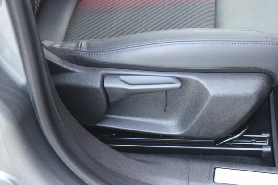 Alfa Romeo junior 1.2 Turbo 145PK Hybrid IBRIDA SPECIALE | TECHNO PACK: LEX MATRIX KOPLAMPEN/AUTOMATISCH DIMMENDE BINNENSPIEGEL/DRAADLOZE TELEFOONLADER/DODEHOEK DETECTIE/ELEKTRISCH BEDIENBARE ACHTERKLEP/KEYLESS ENTRY EN START/ADAPTIVE CRUISE CONTROL/ACHTERUITRIJ CAMERA | VOORRUIT VERWARMING | ELEKTRISCH BEDIENBARE BESTUURDERSSTOEL MET MASSAGE FUNCTIE | PARKEERSENSOREN VOOR + ACHTER | STOEL VERWARMING | CLIMATE CONTROL | DRAADLOZE APPLE CARPLAY/ANDROID AUTO | NAVIGATIE | 18" LICHTMETALEN VELGEN |