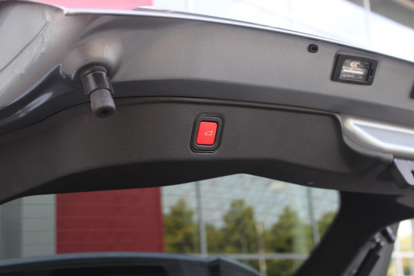 Alfa Romeo junior 1.2 Turbo 145PK Hybrid IBRIDA SPECIALE | TECHNO PACK: LEX MATRIX KOPLAMPEN/AUTOMATISCH DIMMENDE BINNENSPIEGEL/DRAADLOZE TELEFOONLADER/DODEHOEK DETECTIE/ELEKTRISCH BEDIENBARE ACHTERKLEP/KEYLESS ENTRY EN START/ADAPTIVE CRUISE CONTROL/ACHTERUITRIJ CAMERA | VOORRUIT VERWARMING | ELEKTRISCH BEDIENBARE BESTUURDERSSTOEL MET MASSAGE FUNCTIE | PARKEERSENSOREN VOOR + ACHTER | STOEL VERWARMING | CLIMATE CONTROL | DRAADLOZE APPLE CARPLAY/ANDROID AUTO | NAVIGATIE | 18" LICHTMETALEN VELGEN |