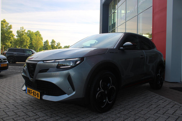 Alfa Romeo junior 1.2 Turbo 145PK Hybrid IBRIDA SPECIALE | TECHNO PACK: LEX MATRIX KOPLAMPEN/AUTOMATISCH DIMMENDE BINNENSPIEGEL/DRAADLOZE TELEFOONLADER/DODEHOEK DETECTIE/ELEKTRISCH BEDIENBARE ACHTERKLEP/KEYLESS ENTRY EN START/ADAPTIVE CRUISE CONTROL/ACHTERUITRIJ CAMERA | VOORRUIT VERWARMING | ELEKTRISCH BEDIENBARE BESTUURDERSSTOEL MET MASSAGE FUNCTIE | PARKEERSENSOREN VOOR + ACHTER | STOEL VERWARMING | CLIMATE CONTROL | DRAADLOZE APPLE CARPLAY/ANDROID AUTO | NAVIGATIE | 18" LICHTMETALEN VELGEN |