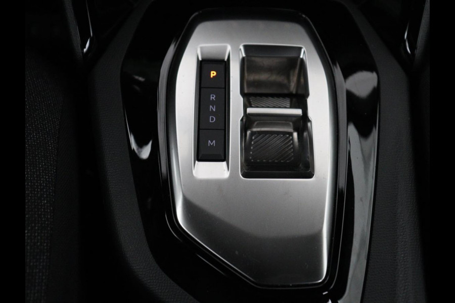 Peugeot 2008 1.2 Hybrid 136 Active | Carplay | Cruise Control | Climate control | Parkeerhulp | DAB | Bluetooth