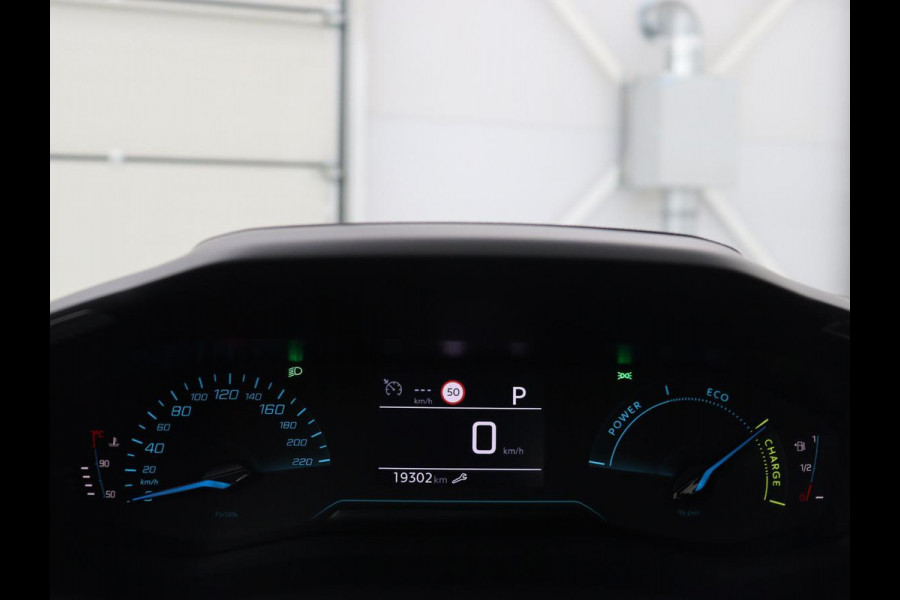 Peugeot 2008 1.2 Hybrid 136 Active | Carplay | Cruise Control | Climate control | Parkeerhulp | DAB | Bluetooth