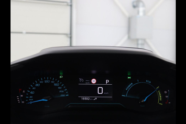 Peugeot 2008 1.2 Hybrid 136 Active | Carplay | Cruise Control | Climate control | Parkeerhulp | DAB | Bluetooth