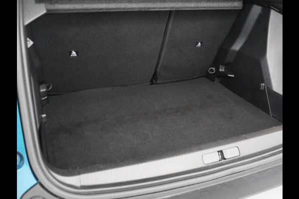 Peugeot 2008 1.2 Hybrid 136 Active | Carplay | Cruise Control | Climate control | Parkeerhulp | DAB | Bluetooth