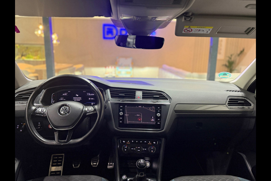 Volkswagen Tiguan 1.5 TSI line Business |Trekhaak|Dynaudio | ACC | Lane Assist | IQ Lights