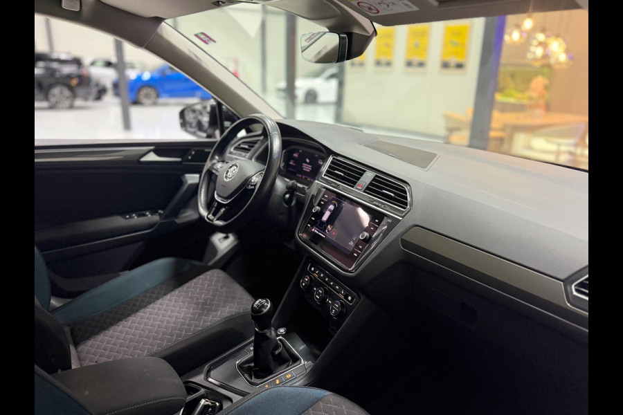 Volkswagen Tiguan 1.5 TSI line Business |Trekhaak|Dynaudio | ACC | Lane Assist | IQ Lights