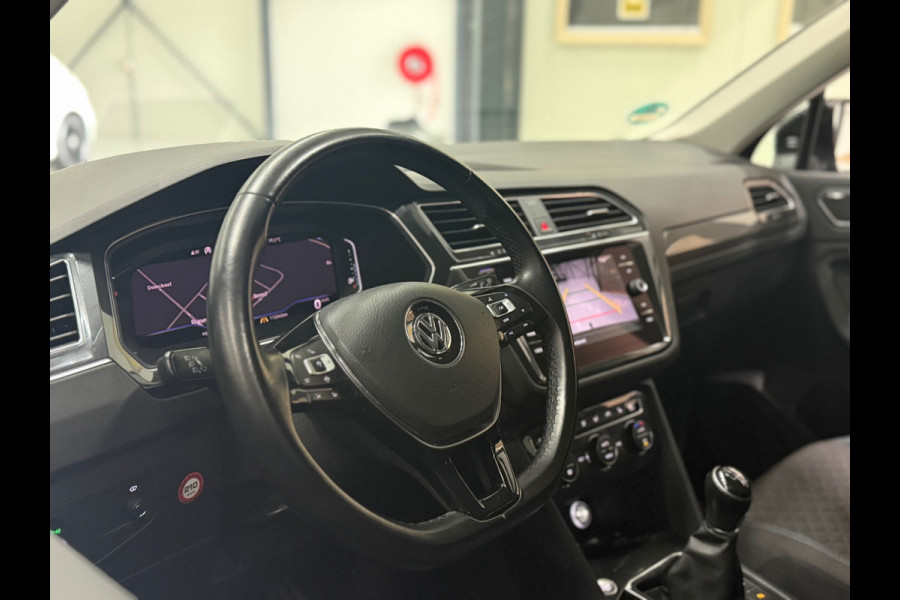Volkswagen Tiguan 1.5 TSI line Business |Trekhaak|Dynaudio | ACC | Lane Assist | IQ Lights