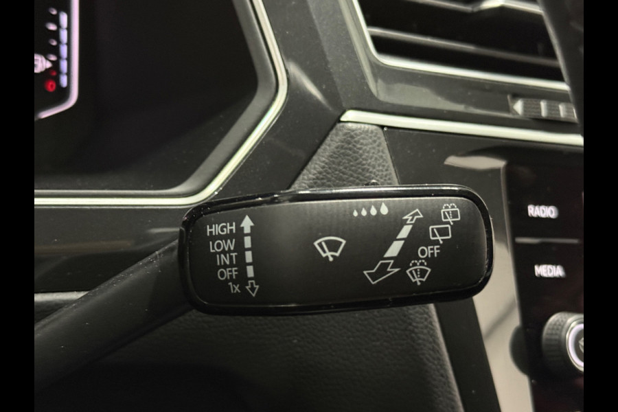 Volkswagen Tiguan 1.5 TSI line Business |Trekhaak|Dynaudio | ACC | Lane Assist | IQ Lights