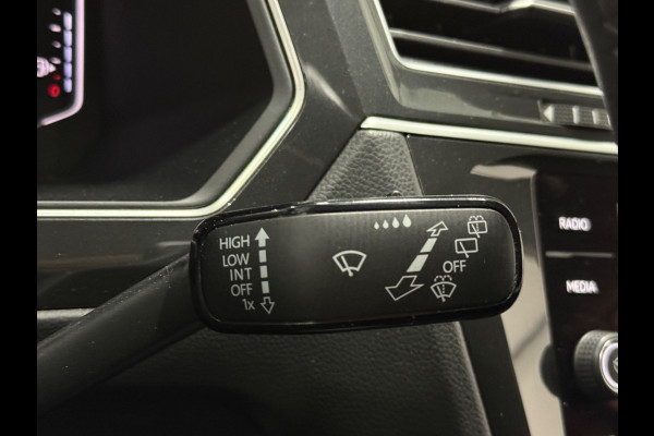 Volkswagen Tiguan 1.5 TSI line Business |Trekhaak|Dynaudio | ACC | Lane Assist | IQ Lights