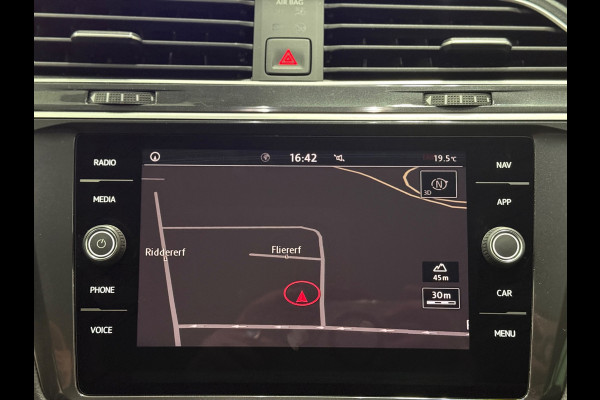 Volkswagen Tiguan 1.5 TSI line Business |Trekhaak|Dynaudio | ACC | Lane Assist | IQ Lights