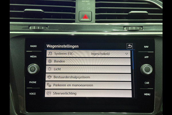 Volkswagen Tiguan 1.5 TSI line Business |Trekhaak|Dynaudio | ACC | Lane Assist | IQ Lights