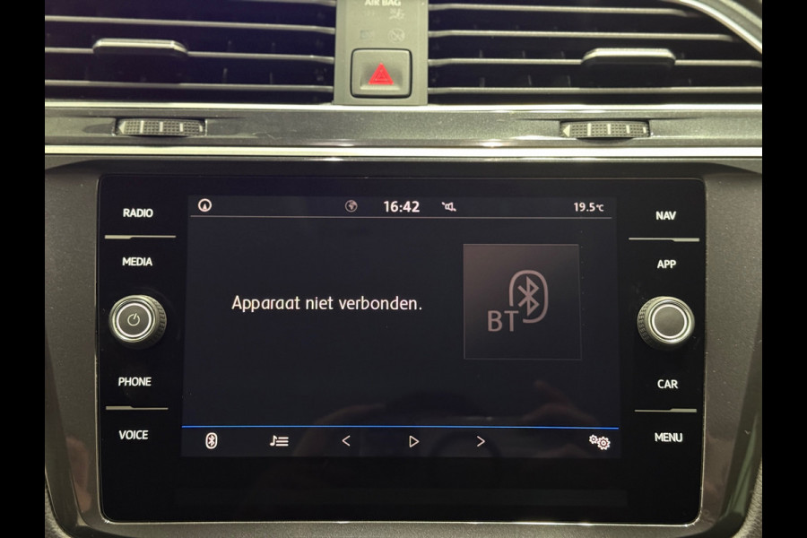 Volkswagen Tiguan 1.5 TSI line Business |Trekhaak|Dynaudio | ACC | Lane Assist | IQ Lights