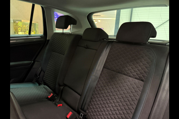 Volkswagen Tiguan 1.5 TSI line Business |Trekhaak|Dynaudio | ACC | Lane Assist | IQ Lights